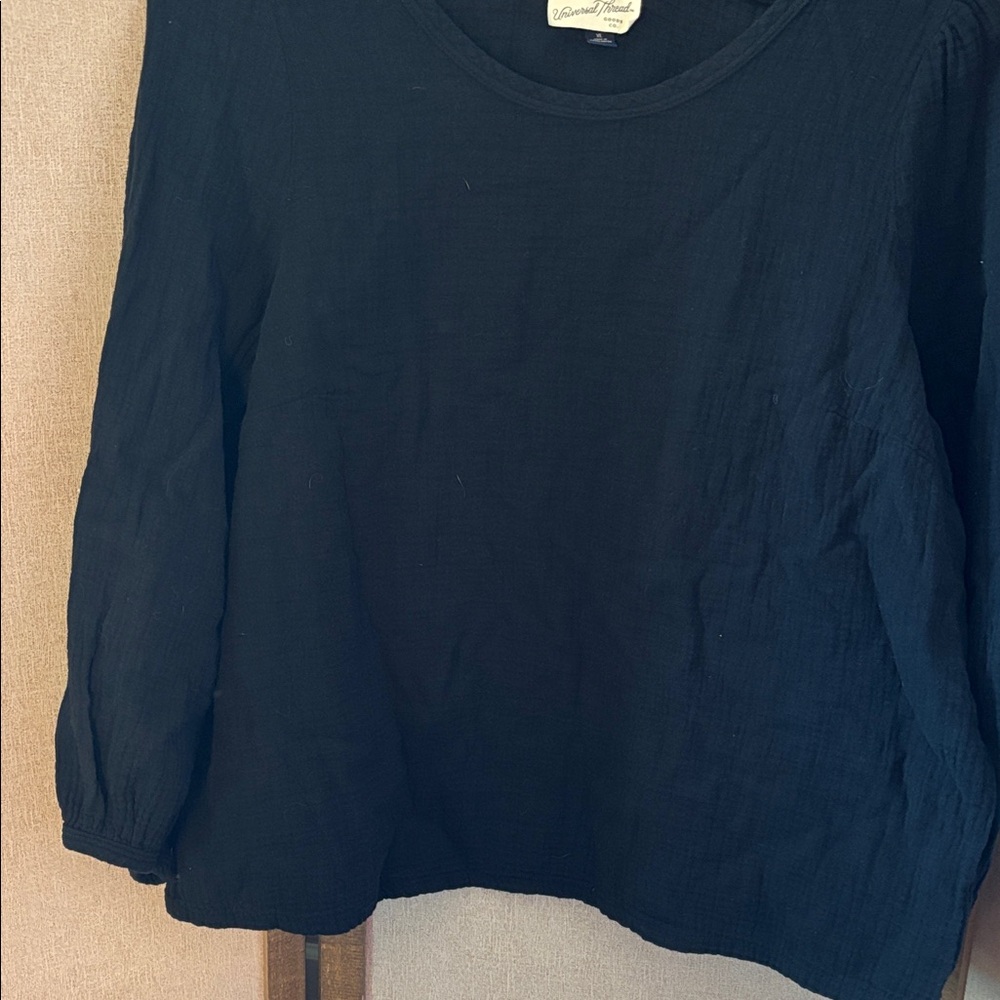 FINAL MARKDOWN Universal Thread Black textured Top xl